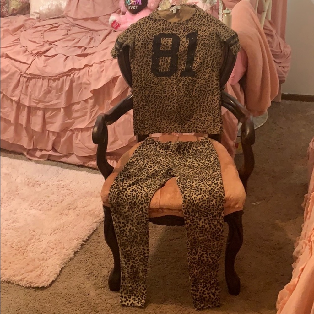 Guess matching outfit